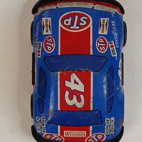 Pit Row #43 Richard Petty STP Friction Drive Toy (Not Working) Has Wear Vintage - Picture 7 of 9